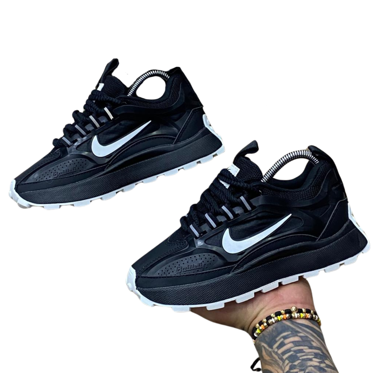 Comprar Zapatillas Nike Bailleli Hombre. ¿Buscas zapatillas que combinen estilo, comodidad y rendimiento? Comprar Zapatillas Nike Bailleli Hombre es la solución perfecta. En Onlineshoppingcenterg, encontrarás este modelo ideal para hombres activos y modernos, con la garantía de calidad que caracteriza a Nike.  ¿Por qué elegir las Zapatillas Nike Bailleli Hombre? Las Zapatillas Nike Bailleli Hombre han ganado popularidad gracias a su diseño versátil y características innovadoras. Estas zapatillas están diseñadas para ofrecer el máximo confort y durabilidad en cada paso.  1. Estilo contemporáneo El modelo Nike Bailleli ofrece un diseño moderno que se adapta a cualquier ocasión, desde salidas casuales hasta entrenamientos. Su aspecto elegante es comparable con el de las Zapatillas Nike Bailleli Mujer, pero con detalles específicos para hombres.  2. Tecnología avanzada Nike ha implementado en el modelo Bailleli una suela que brinda excelente tracción y amortiguación, perfecta para largos recorridos o entrenamientos intensos. Esta tecnología también está presente en la nueva línea Nike Bailleli 2024, conocida por sus materiales duraderos y ligeros.  3. Versatilidad en uso Ya sea que las uses para el gimnasio, correr o caminar, las Nike Bailleli Hombre son una excelente opción para actividades diarias. Si buscas otras alternativas, las Zapatillas Nike Bailleli Precio Mujer también son una excelente inversión para completar tu colección.